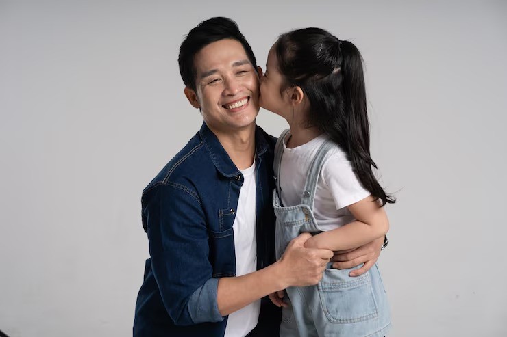 ayah cinta pertama anak perempuan, peran ayah dalam pengasuhan, ayah teladan keluarga, parenting untuk ayah, contoh sikap ayah yang baik, peran suami dalam rumah tangga, ibu muda parenting